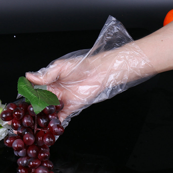 Guanti monouso in plastica per la preparazione degli alimenti